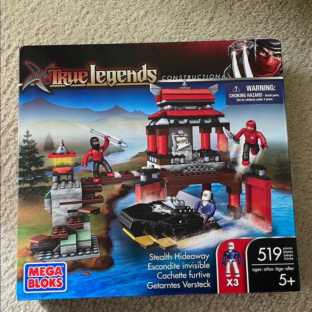 NEW - Red and Black Building Set with 519 Pieces